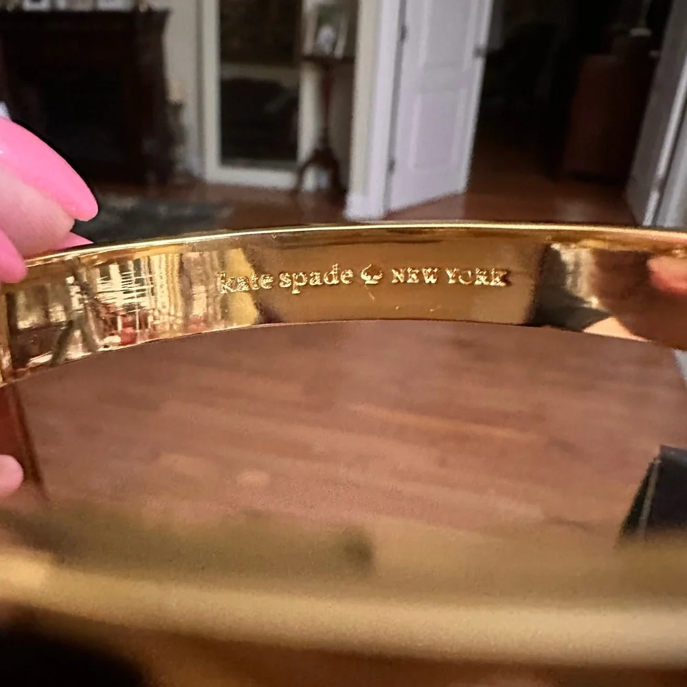 NEW Kate Spade Hole Punch Spade Hinge Bangle Bracelet Black‎ Enamel - Picture 7 of 8